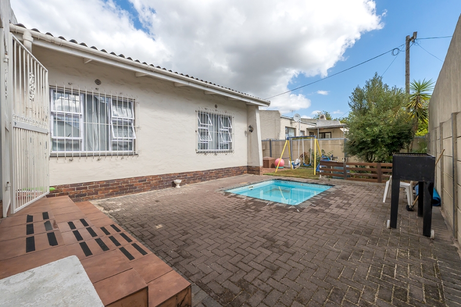 3 Bedroom Property for Sale in Zoo Park Western Cape